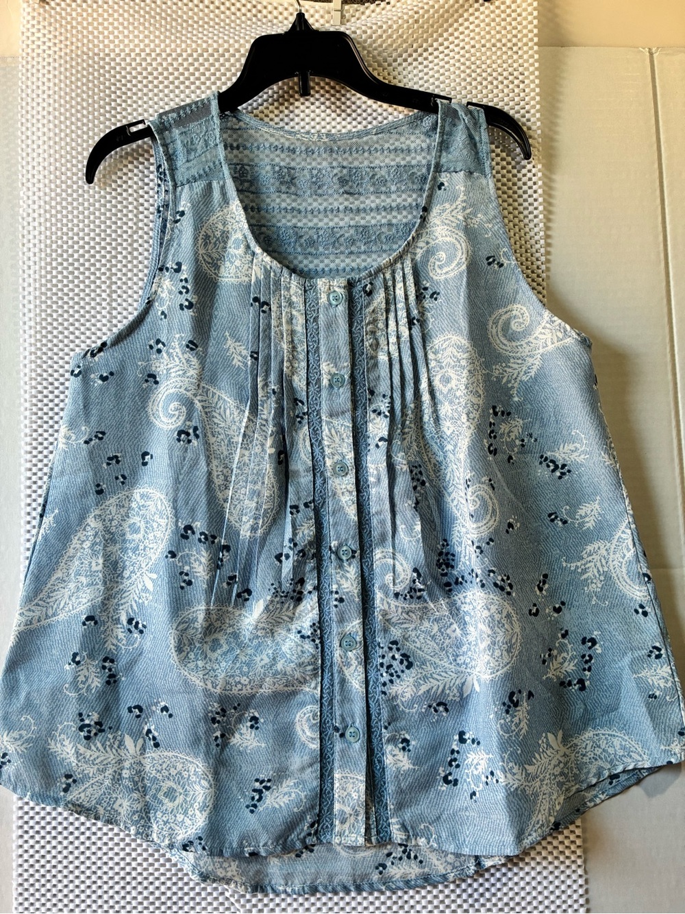 Women's Light Blue Paisley Sleeveless Button-Front Top
